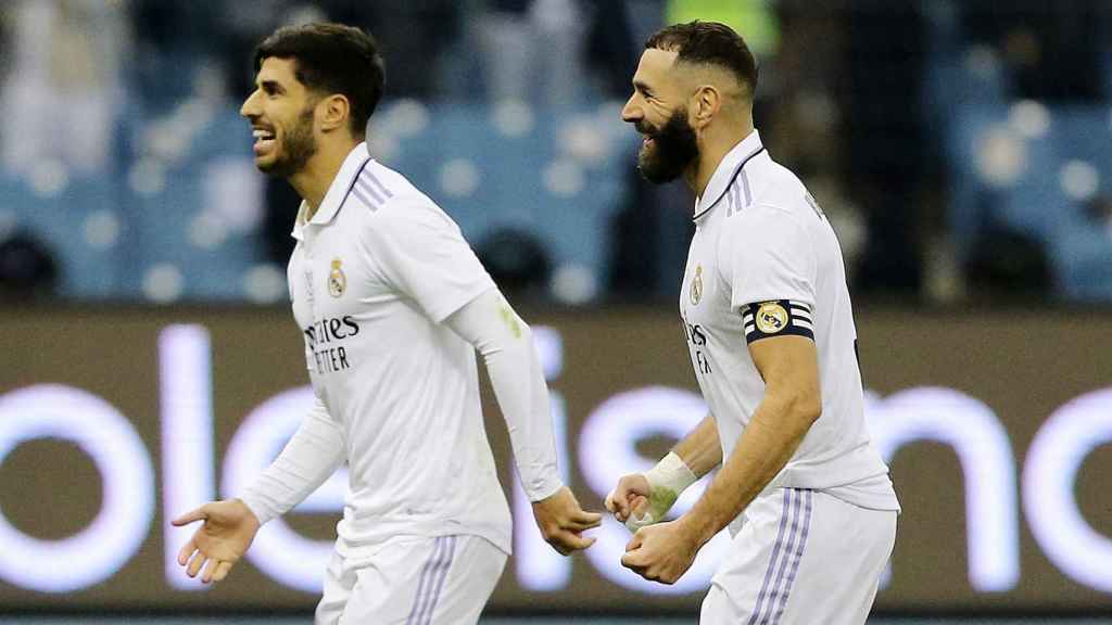 Asensio y Benzema, celebrando un gol del Real Madrid en la temporada 2022/2023