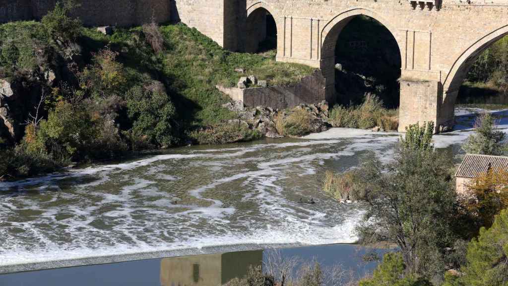 El río Tajo a su paso por la ciudad de Toledo.