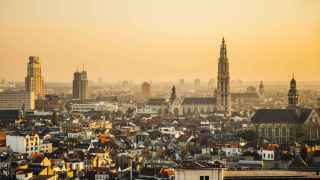 Cómo es la vida en la ciudad con más cocaína en sus aguas residuales de Europa: no es ni Ibiza ni Ámsterdam