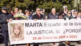 El abuelo de Marta del Castillo, José Antonio Casanueva, encabeza una concentración al cumplirse 14 años de su desaparición.