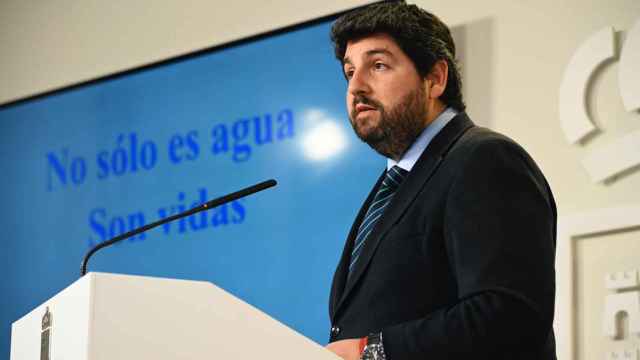 El presidente de la Región de Murcia, Fernando López Miras, este martes, en la rueda de prensa de urgencia que ha convocado para valorar el recorte al Trasvase Tajo-Segura.