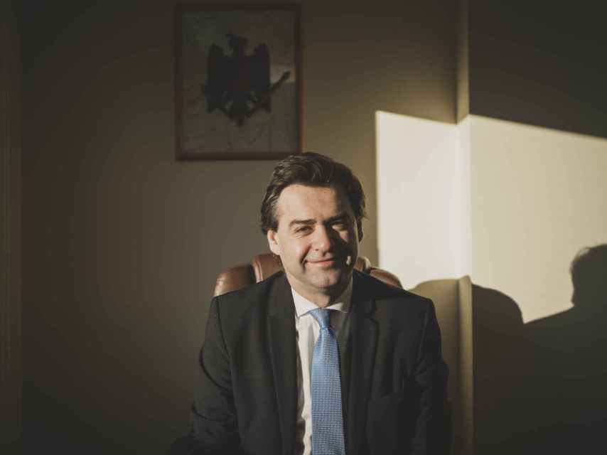 Nicu Popescu, en el despacho del embajador moldavo en Madrid.
