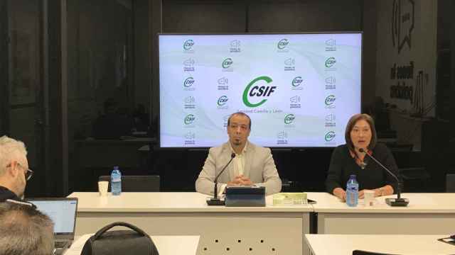 El presidente del sector de Sanidad de CSIF Castilla y León, Enrique Vega, y la responsable de Sanidad de CSIF Palencia, María Paz Palacín,