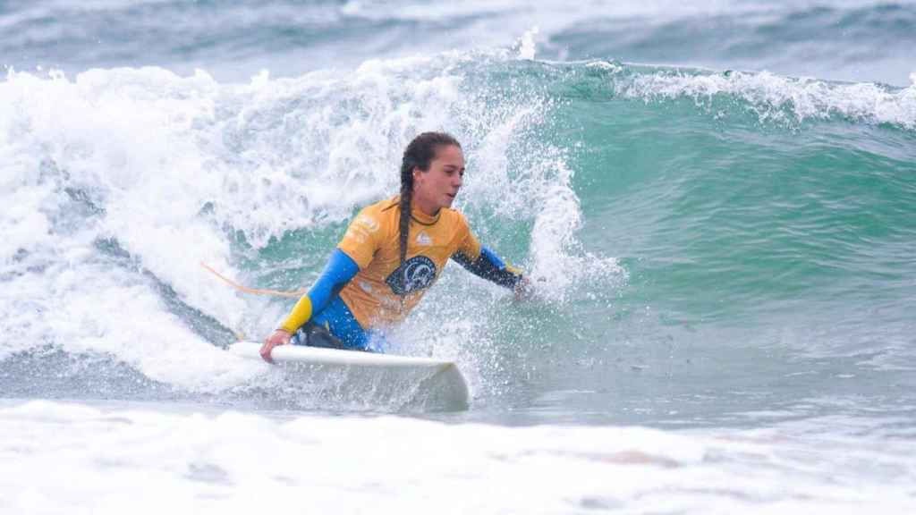 Audrey Pascual durante una competición de surf