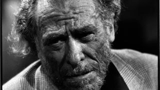 La poesía final de Bukowski: perdedores, violencia y vulgaridad