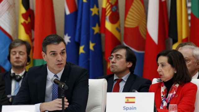 Pedro Sánchez, José Manuel Albares y Margarita Robles, encabezando la delegación española.