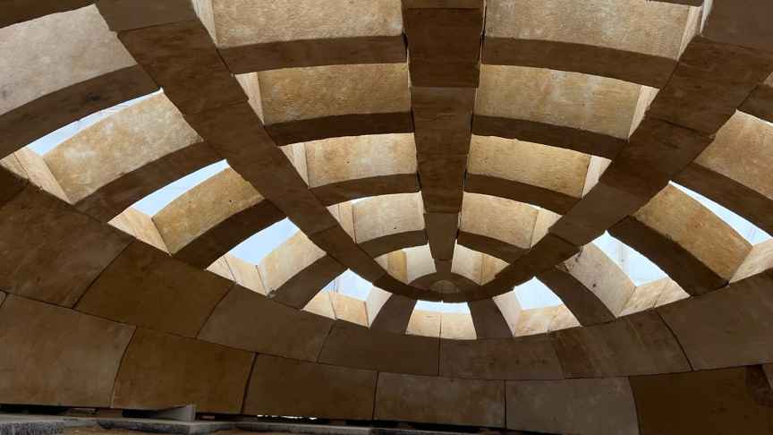 Villamayor levanta una complicada bóveda del XVIII que nunca se logró construir