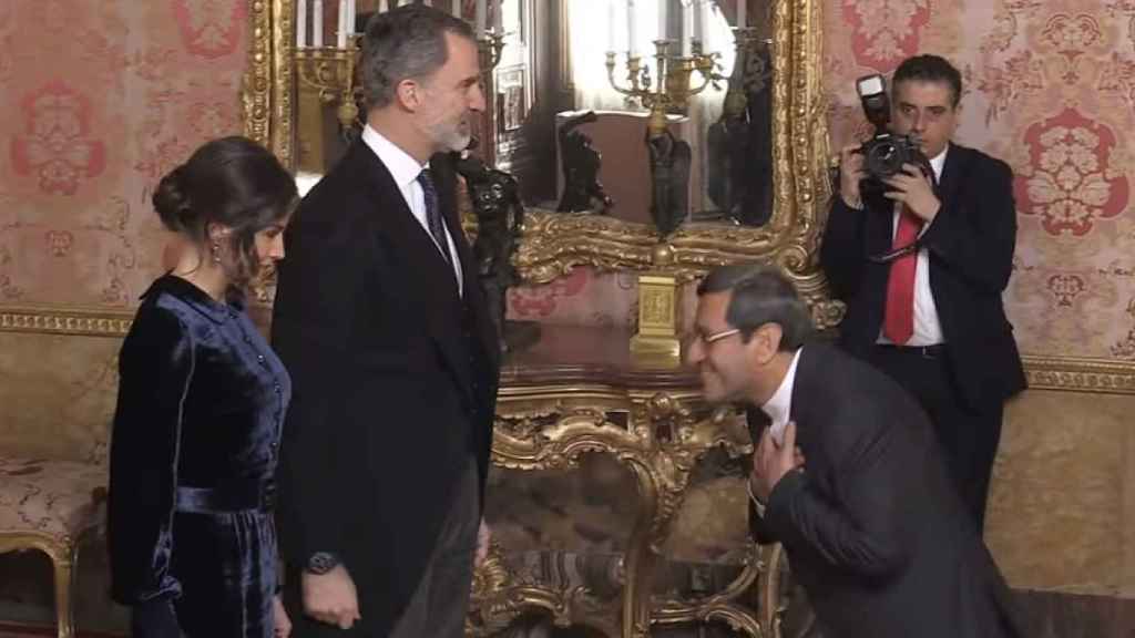 Los Reyes recibiendo al embajador de Uzbekistán en 2020.