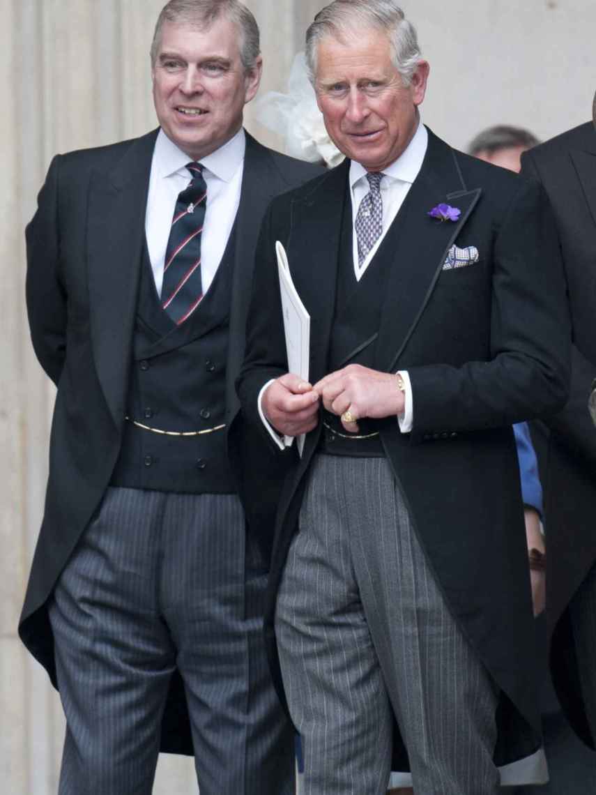 El rey Carlos y el príncipe Andrés en una imagen de archivo.