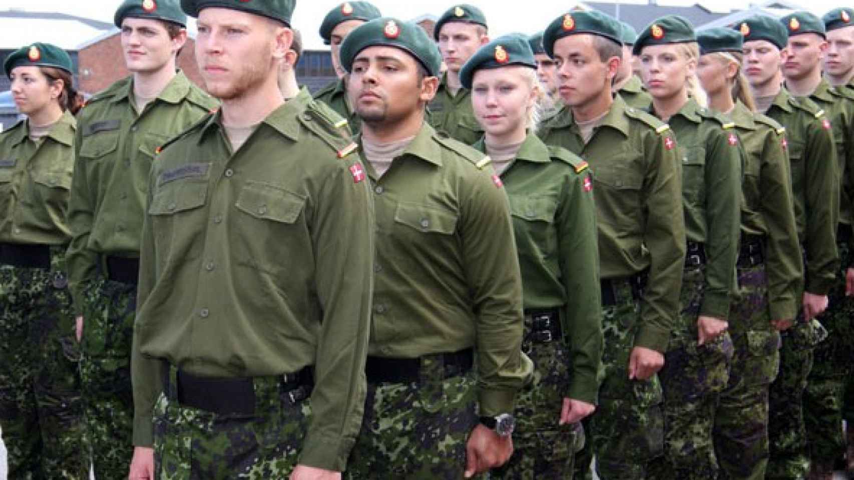 Dinamarca plantea un servicio militar obligatorio para las mujeres tras un informe de la OTAN thumbnail