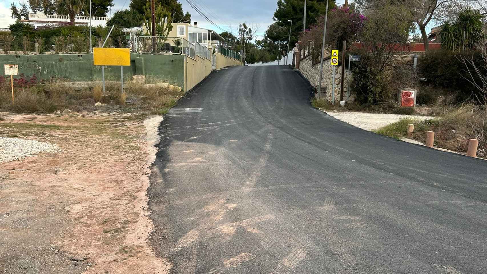 Obras de asfaltado paralizadas en Pozo San Antonio.
