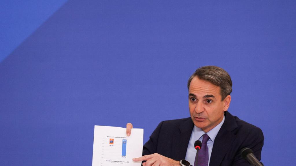 El primer ministro griego, Kyriakos Mitsotakis, habla durante una rueda de prensa sobre la situación de la economía helena.