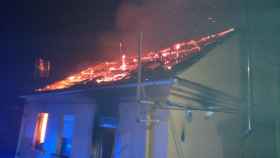 Imagen del incendio en una vivienda de Berlanga del Bierzo