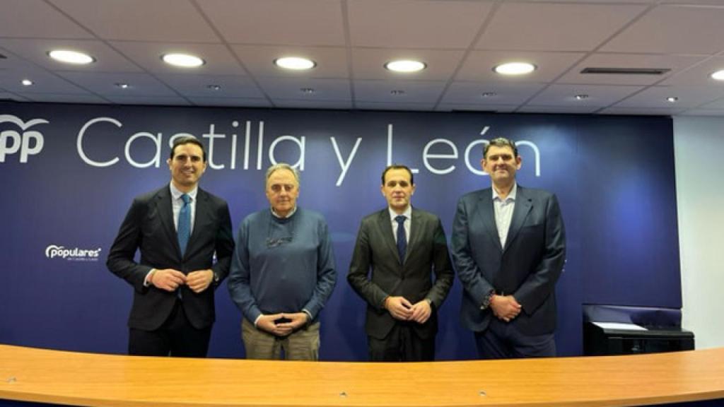 De izquierda a derecha: Guzmán Gómez, Avelino Álvarez y Juan Jesús de la Fuente