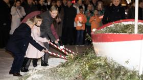 Charlène de Mónaco junto a sus hijos en la celebración de Santa Devota.