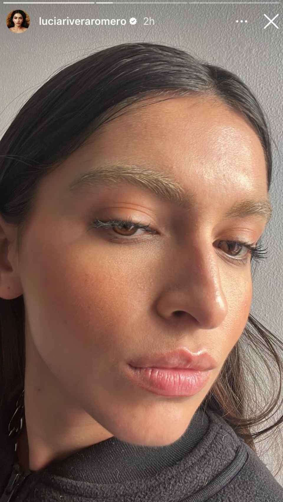 Lucía Rivera ha mostrado el resultado de sus cejas decoloradas en sus 'stories' de Instagram.