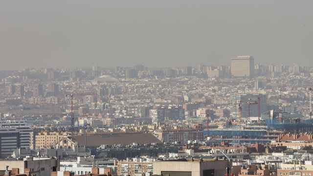 Imagen de la boina de contaminación en Madrid, en febrero de 2022, en Madrid (España).