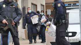 Registro policial del domicilio de Pompeyo en Miranda de Ebro (Burgos), este miércoles.