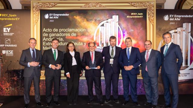 Representantes de EY durante la entrega del premio al Grupo MAS.