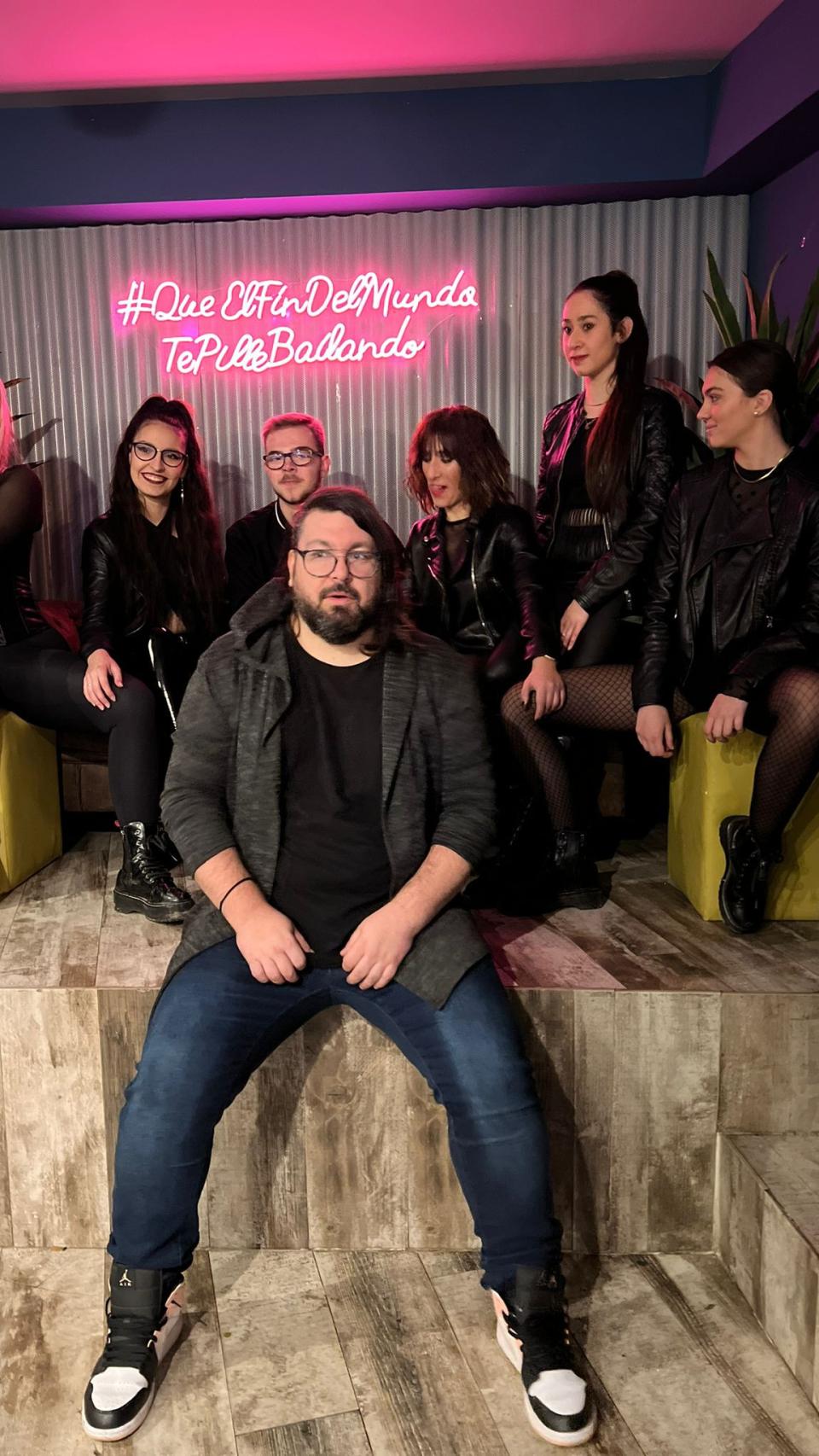Integrantes de la escuela de baile ‘Bella Luna’ que han formado parte de la grabación del videoclip en 'The Road', de Pierre May