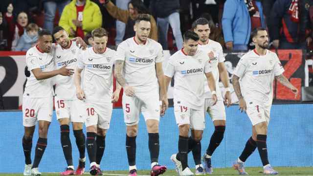 Los jugadores del Sevilla, celebrando un gol ante el Elche