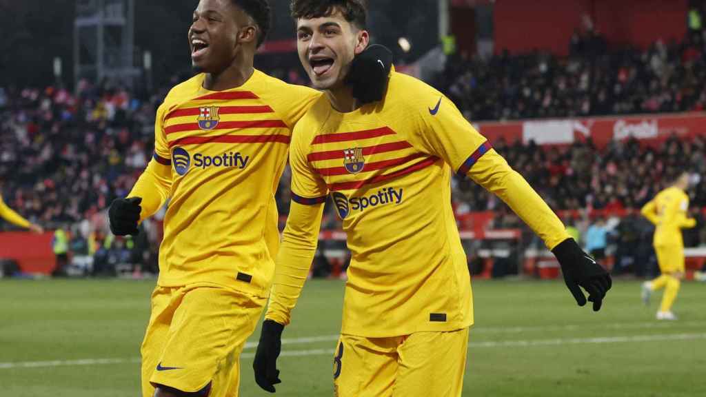 Pedri y Ansu Fati, celebrando el gol del '8' del Barcelona