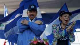 Daniel Ortega, presidente de Nicaragua, junto a su esposa y vicepresidenta, Rosario Murillo, durante la jura de su cuarto mandato como presidente del país, el pasado enero en el Palacio de la Revolución de Managua.