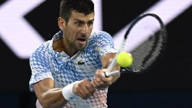 Djokovic, en la final del Open de Australia ante Tsitsipas.