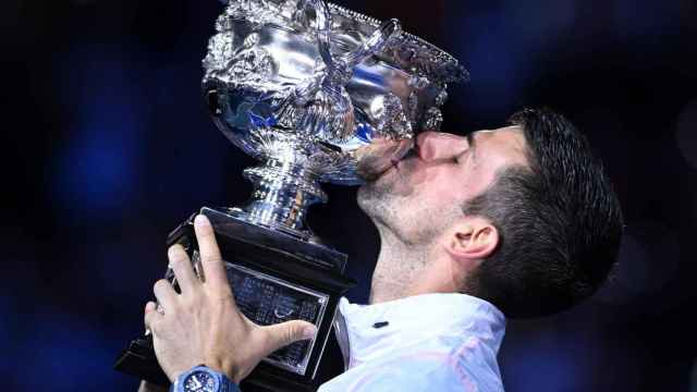 Djokovic, con el título de campeón del Abierto de Australia.