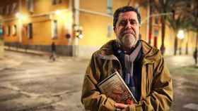El escritor Mariano Sánchez Soler recoge doce de los crímenes que ha investigado en 'Una hojarasca de cadáveres'.