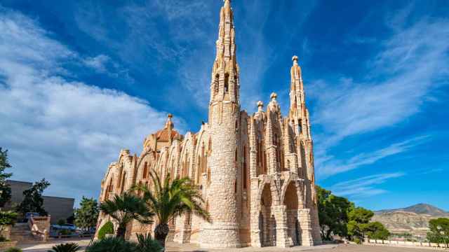 Este pueblo de Alicante tiene su propia 'Sagrada Familia'