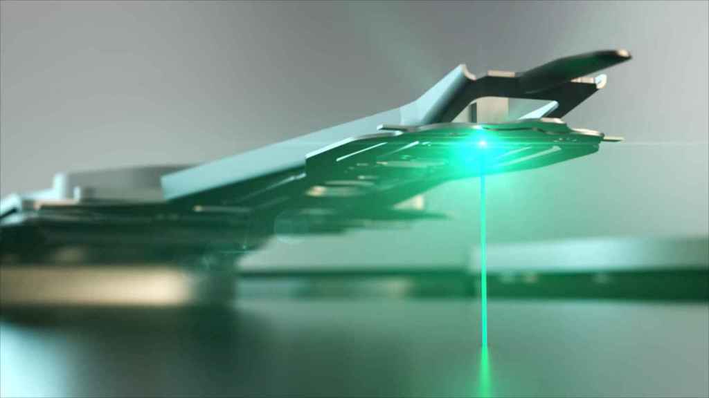 La tecnología HAMR usa rayos láser para facilitar la grabación en el disco duro