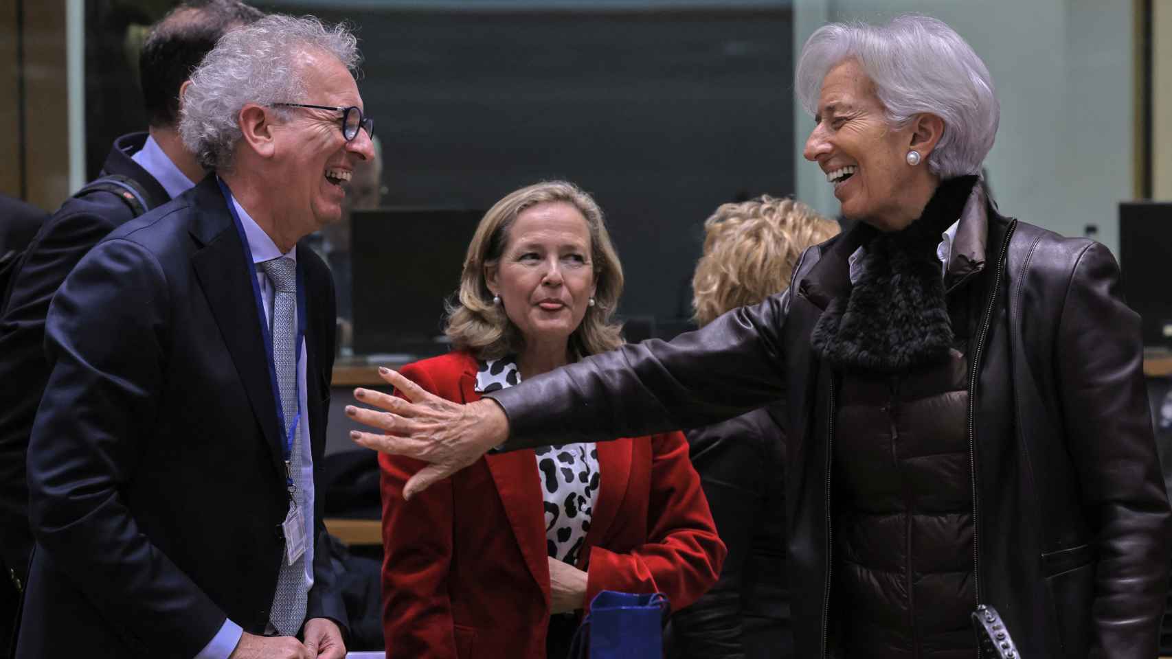 El director gerente del MEDE, Pierre Gramegna; la vicepresidenta primera del Gobierno y ministra de Asuntos Económicos, Nadia Calviño, y la presidenta del BCE, Christine Lagarde.