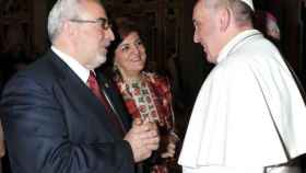 José Luis Mendoza y María Dolores García Mascarell con el Papa Francisco, en uno de sus recientes encuentros.