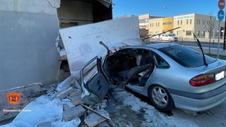 Muere un conductor en Torrijos (Toledo) al estrellarse contra un bazar