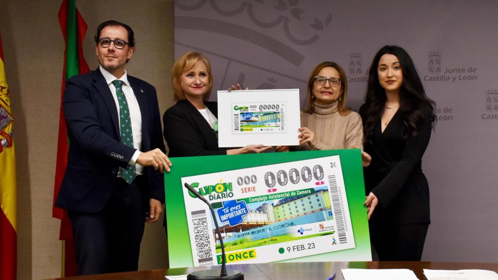 Presentación en la Junta del Cupón de la ONCE dedicado al Hospital Virgen de la Concha