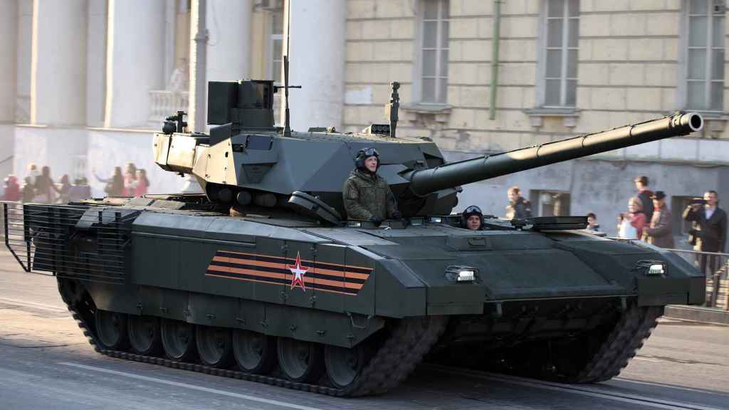 T-14 Armata desfilando por las calles de Moscú