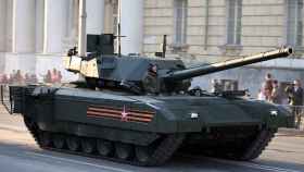 T-14 Armata desfilando por las calles de Moscú