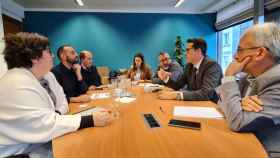 El alcalde Rubén Alfaro se reúne en Bruselas con responsables de Eurocities para iniciar la incorporación de Elda a esta red de grandes ciudades europeas