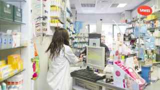 Alerta en España por un popular antibiotico: Sanidad retira todas las unidades de las farmacias