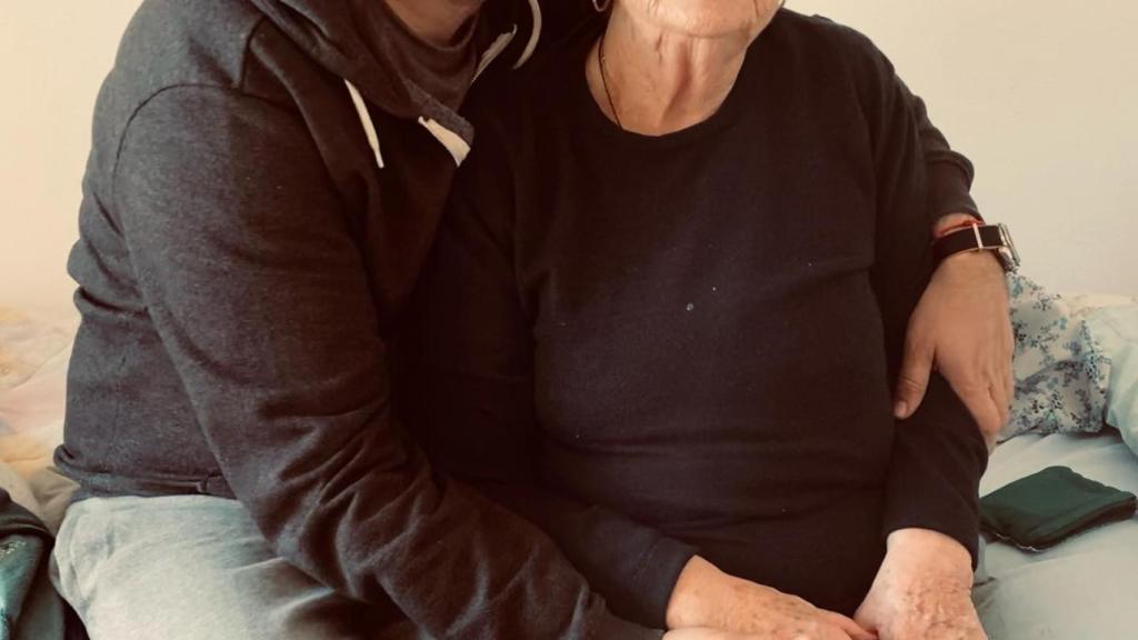 Máximo Huerta y su madre, en una imagen compartida en su perfil de Instagram.