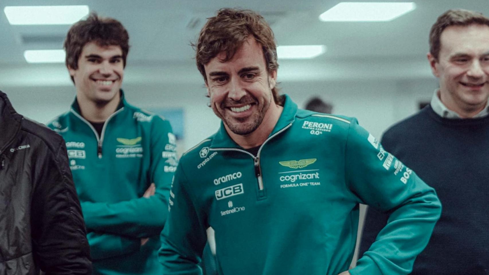 Fernando Alonso, junto a Lance Stroll en la fábrica de Aston Martin