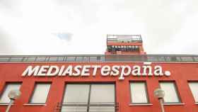 Cartel de Mediaset España en la Sede de Telecinco, en Madrid