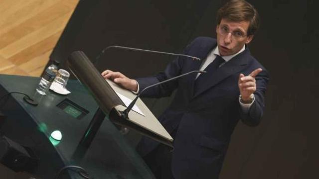 El alcalde de Madrid, José Luis Martínez Almeida, durante un pleno en el Ayuntamiento.