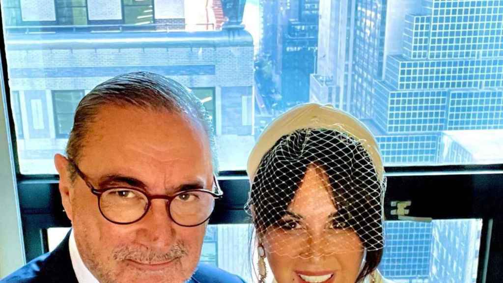 Carlos Herrera junto a su flamante mujer, Pepa Gea, el día de su gran boda en Nueva York.