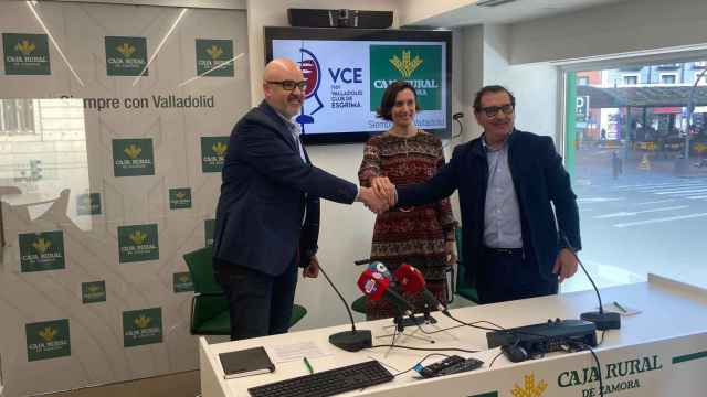 Firma del convenio entre Caja Rural de Zamora y Valladolid Club de Esgrima.
