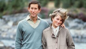 Diana de Gales y Carlos de Inglaterra en sus primeros años de relación.