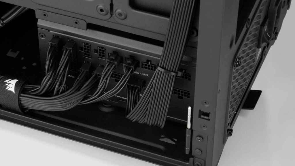 La nueva fuente de Corsair facilita la instalación de cables en el ordenador