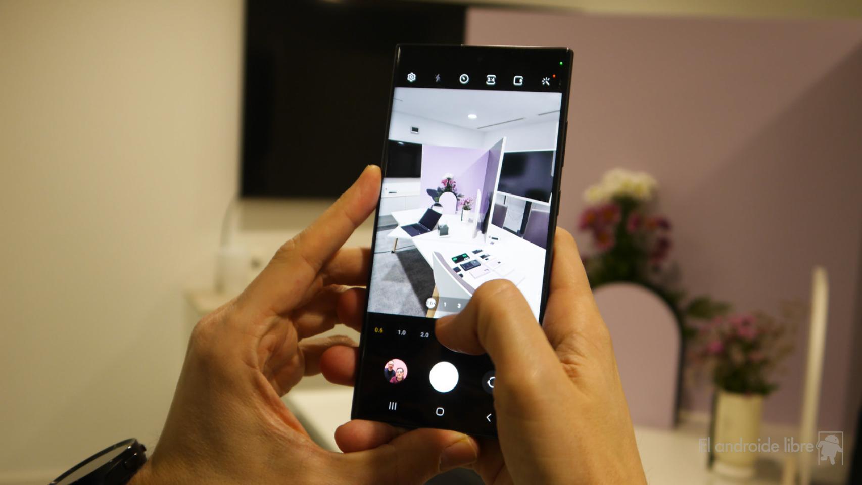 Una semana con el Galaxy S23 Ultra: un 'smartphone' muy conservador que  brilla por la cámara
