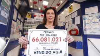 La lotera  que ha repartido 66 millones del Euromillón en Málaga: "Somos de dar premios grandes"